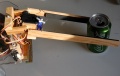 Een eenvoudige houten grijper met 2 modelbouw servos
